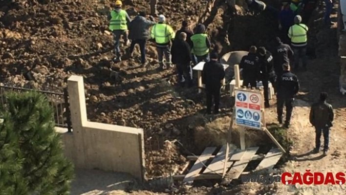 Kırklareli'nin Lüleburgaz ilçesinde yapımı devam eden hastanede göçük meydana geldi. Göçük altından çıkartılan 2 kişi hastaneye kaldırıldı.