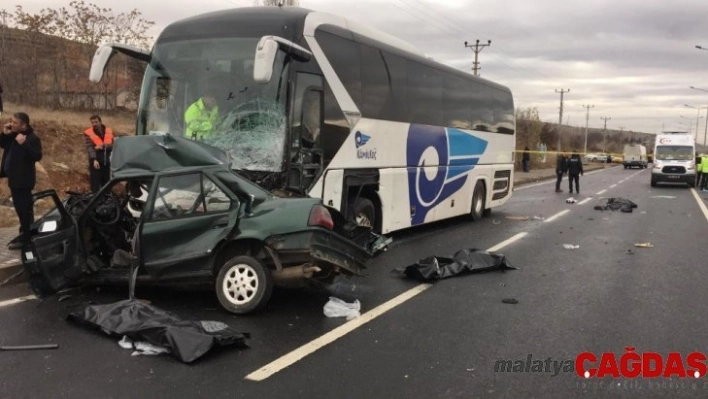 Kırşehir'de feci kaza: 3 ölü 1 yaralı