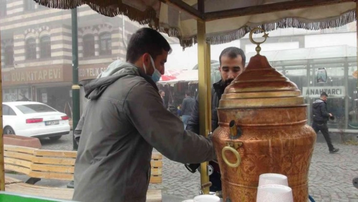 Kış aylarının vazgeçilmez içeceği salep tezgahlardaki yerini aldı