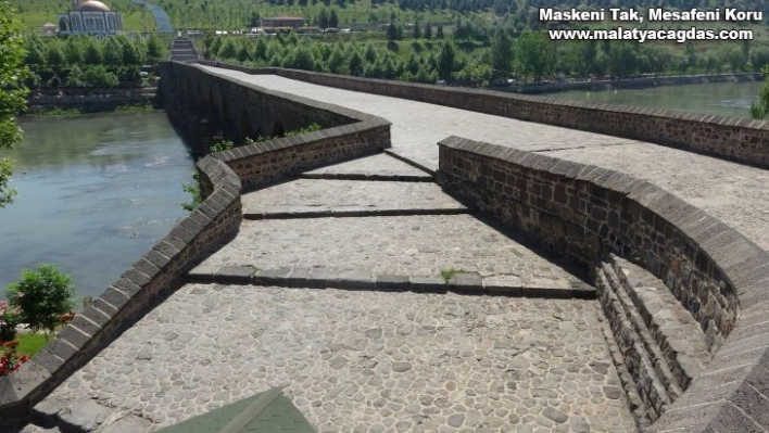 Kısıtlama bayrama denk geldi, Diyarbakır'da tarihi mekanlar sessiz kaldı