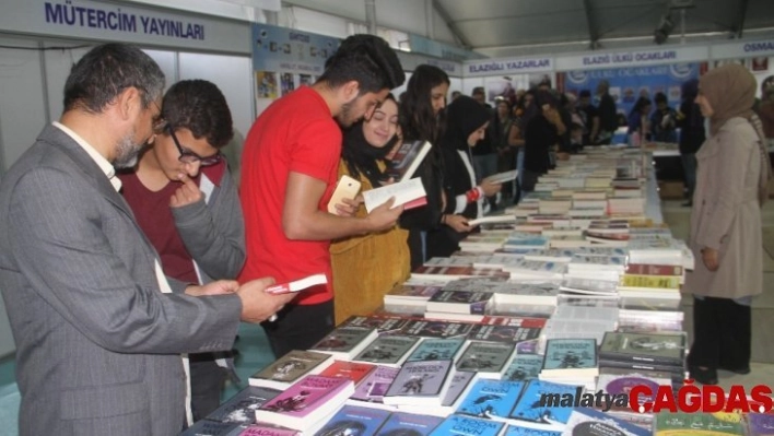 Kitap fuarını 3 günde 30 bin kişi ziyaret etti