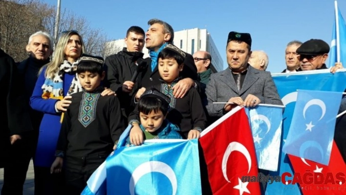 Kızılay Meydanı'nda Uygur Türklerine destek eylemi