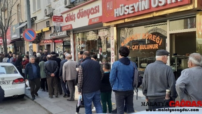 Kolonya dükkanlarında korona virüsü yoğunluğu