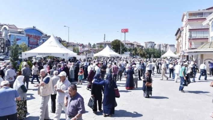 Köse'den aşure ikramı