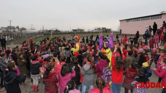 Köy okullarındaki çocukları unutmadılar