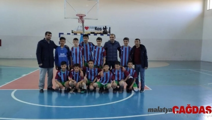 Köy okulu öğrencileri futsalda şampiyon oldu