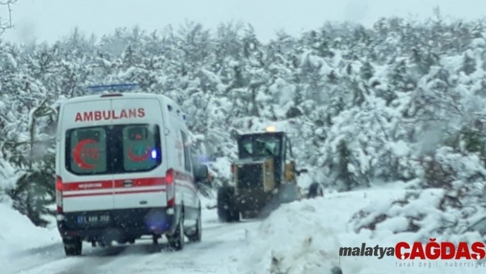 Köy yolu kapandı, hastanın imdadına İl Özel İdaresi yetişti