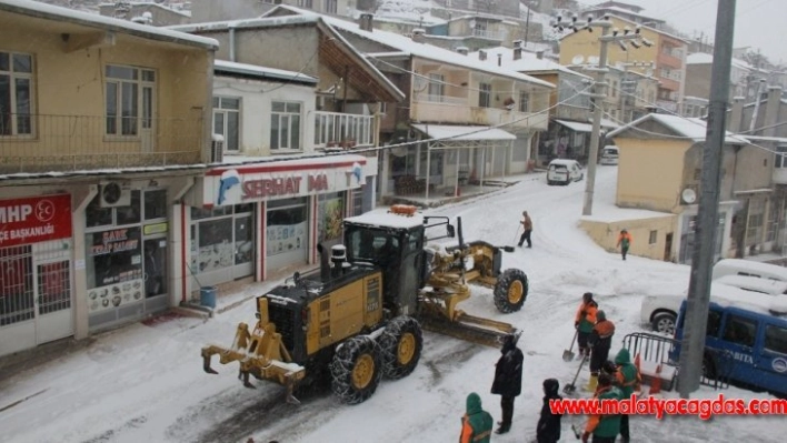 Kulp'ta kar yağışı hayatı olumsuz etkiledi