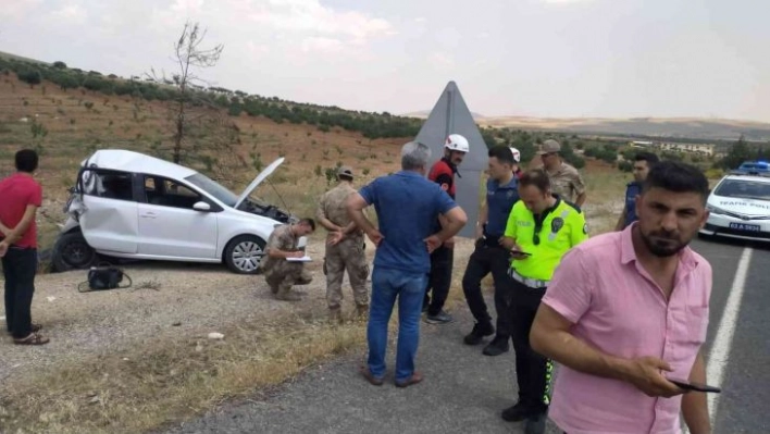 Kum yüklü tır otomobille çarpıştı: 6 yaralı