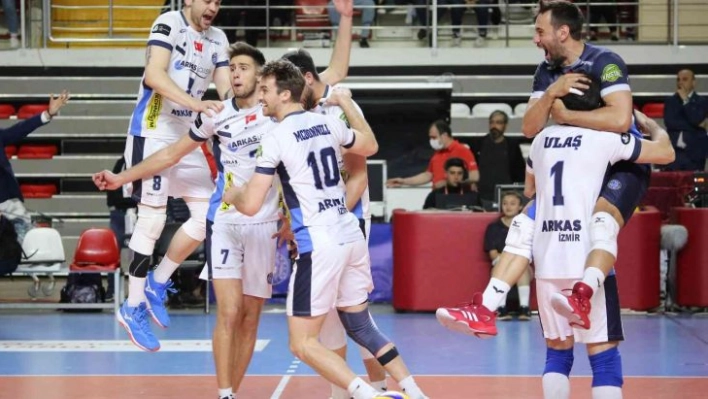 Kupa Voley'de şampiyon Arkas Spor oldu