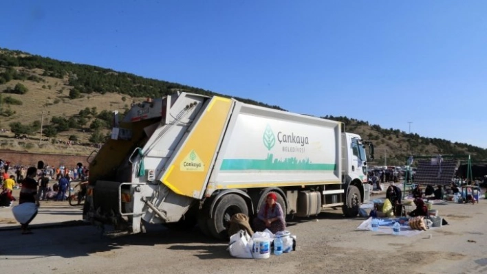 Kurban satış ve kesim alanı bayramın ilk günü doldu taştı