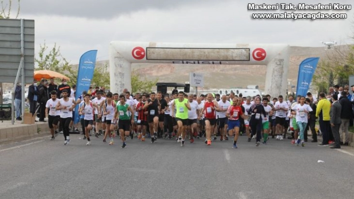 Kurtuluş yarı maratonu renkli görüntülere sahne oldu