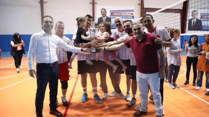 Kurumlar Arası Voleybol Turnuvası final maçına Develi'den yoğun ilgi