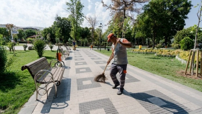 Kuruyan ağaçların yerine yenileri dikildi