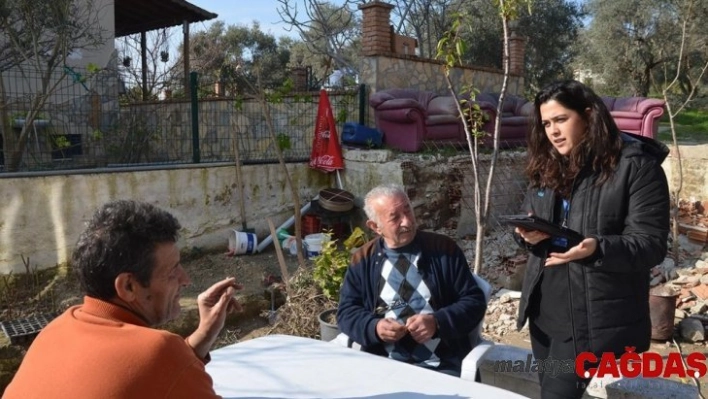 Kuşadası Belediyesi kapı kapı dert dinliyor