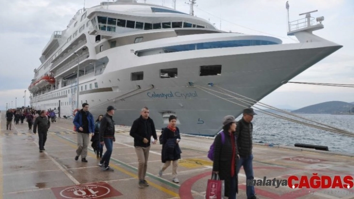 Kuşadası Limanı 2019 sezonunun son kruvaziyer gemisini, ağırladı