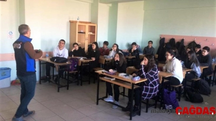 Kütahya AFAD'tan Sosyal Bilimler Lisesi öğrencilerine 'Afete Hazır Okul' eğitimi