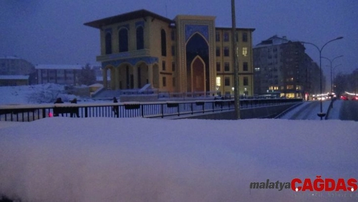 Kütahya'da kar kalınlığı 15 santimetreye ulaştı