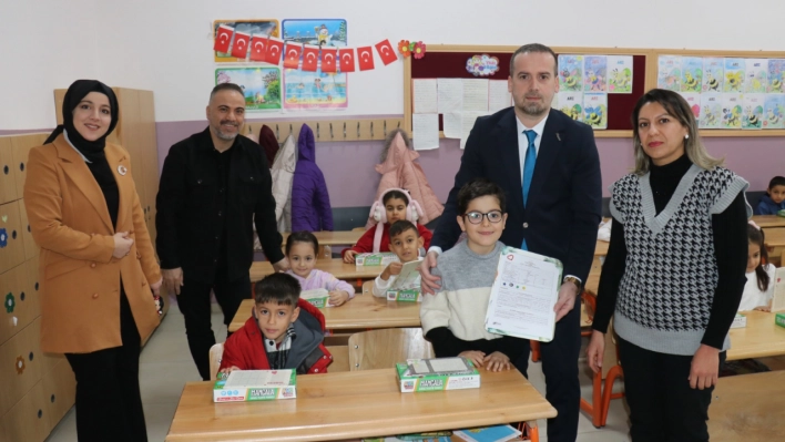 MAGİNDER' den Öğrencilere Karne Hediyesi Malatya'nın Geleceği Çocuklarda