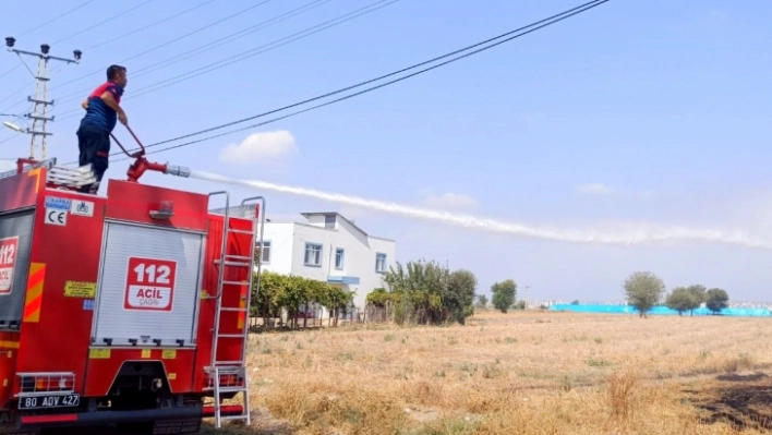 Mahalle arasında çıkan anız yangını söndürüldü