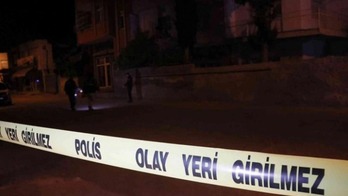 Mahalleli ve uyuşturucu satıcıları arasında kavga: 3 yaralı