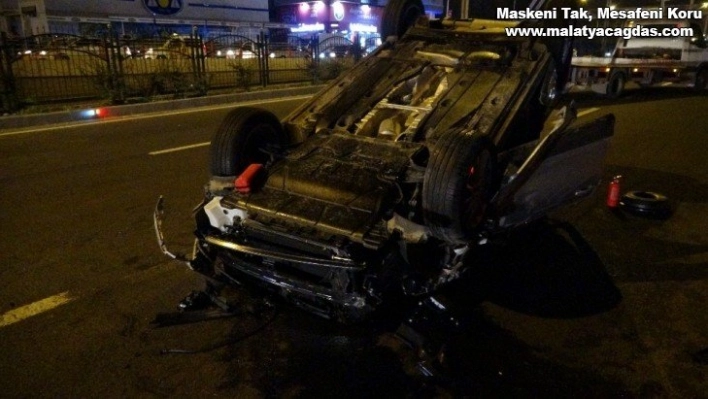 Makas attı trafiği birbirine kattı: 3'ü ağır 9 yaralı