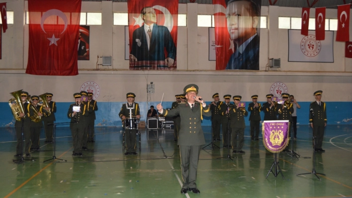 Malatya 2. Ordu Komutanlığı Bandosu konser verdi.