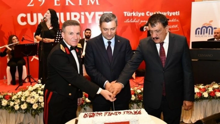 Malatya'da 'Cumhuriyet' Resepsiyonu