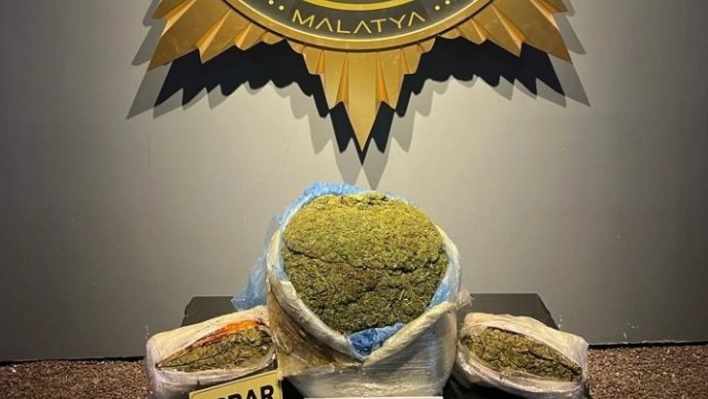 13 kilo 600 gram esrar ele geçirildi