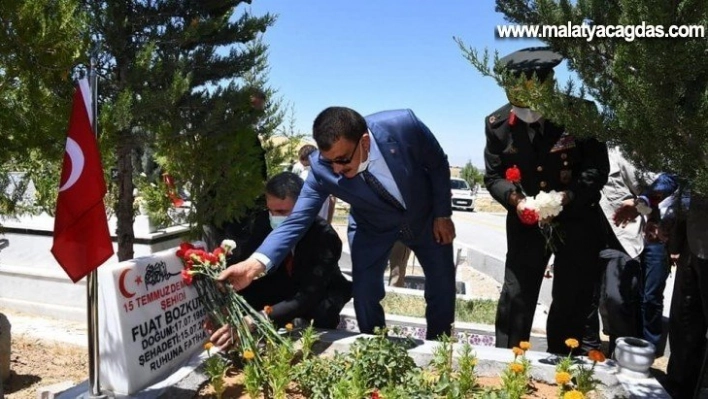 15 Temmuz şehitleri mezarı başında anıldı