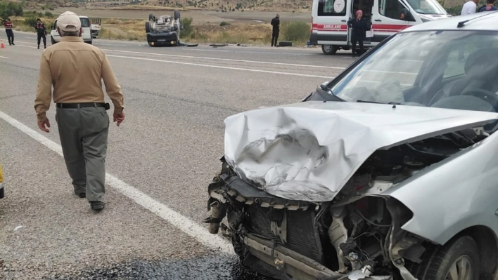 Malatya'da 2 araç çarpıştı: 3 yaralı