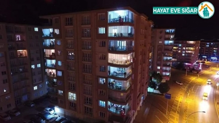 Malatya'da 23 Nisan coşkusu evlerde yaşandı