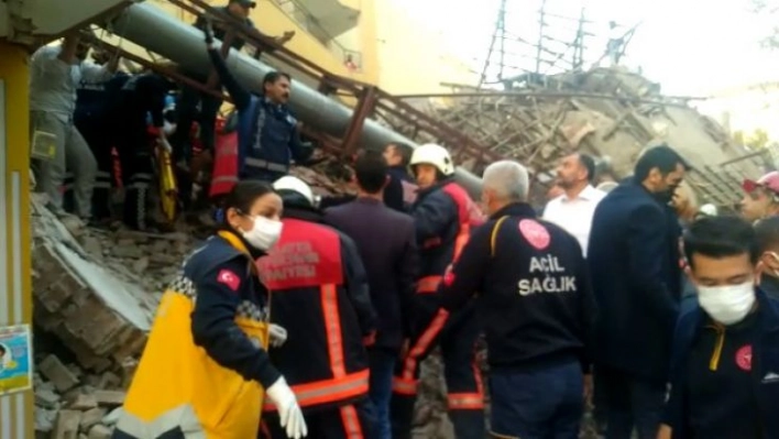 Malatya'da bina çöktü, enkaz altında kalanlar var