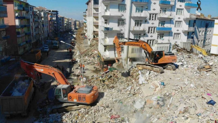 Malatya'da enkaz kaldırma çalışmaları havadan görüntülendi