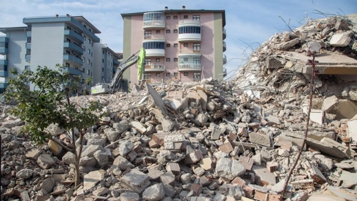 Malatya'da enkaz kaldırma ve yıkım çalışmaları devam ediyor