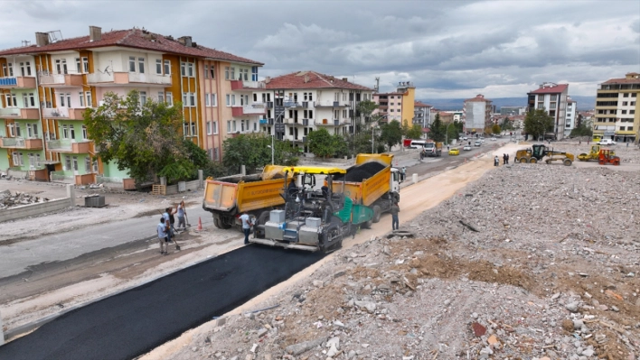 Malatya'da geçici kaldırım çalışması yapılıyor