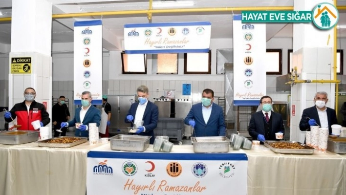 Malatya'da günde 2 bin yaşlı kişiye iftar yemeği