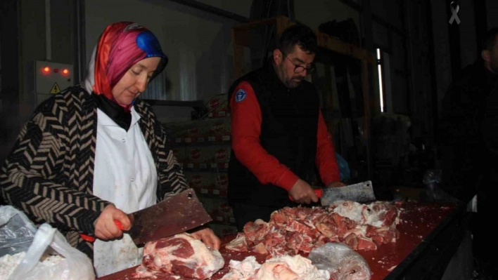 Malatya'da günlük 50 bin depremzedeye sıcak yemek