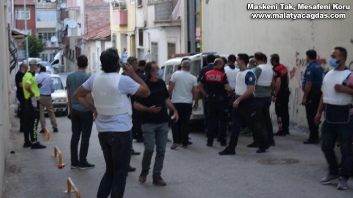 Malatya'da müzakere yapan ekiplerin üzerine ateş açtı