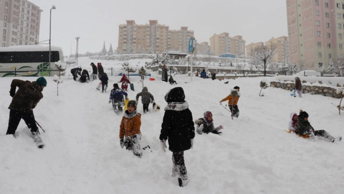 Malatya'da okullar kar yağışı nedeniyle tatil edildi