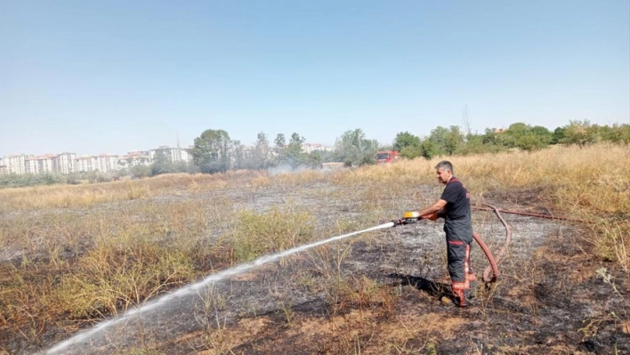 Malatya'da otluk alanda çıkan yangın söndürüldü