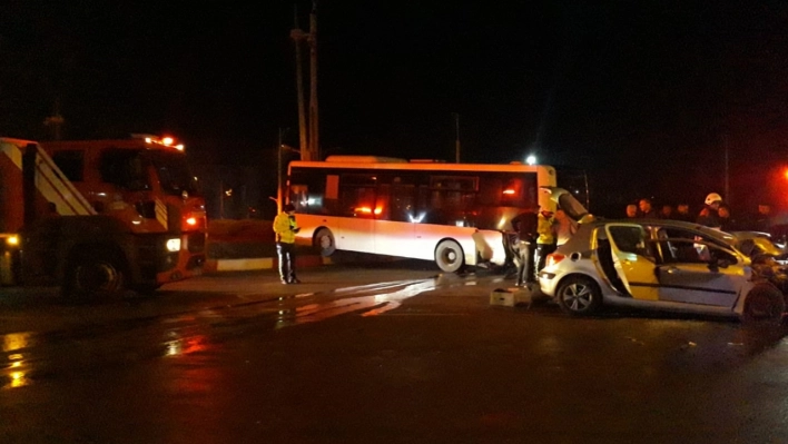 Malatya'da otobüs ile otomobil çarpıştı: Bir ölü