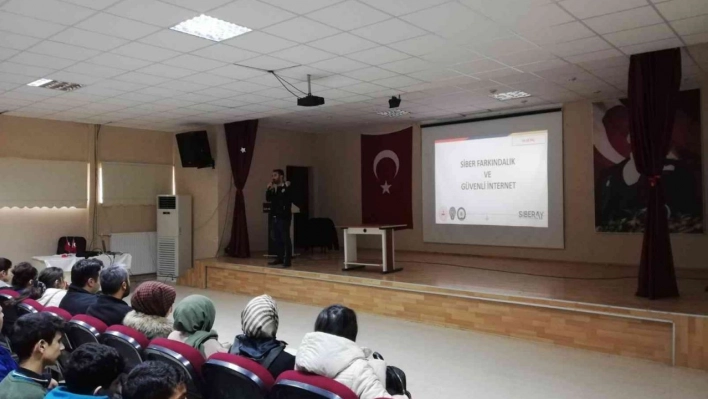 Polis okullarda SİBERAY'I anlattı