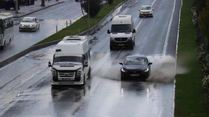 Malatya'da sağanak yağış etkili oldu