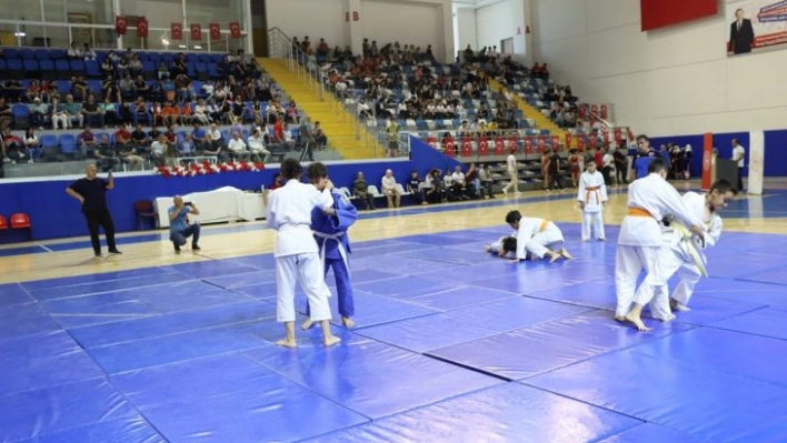 Malatya'da yaz spor okullarına gösterili açılış