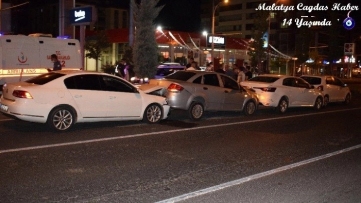 Zincirleme trafik kazası: 1 yaralı