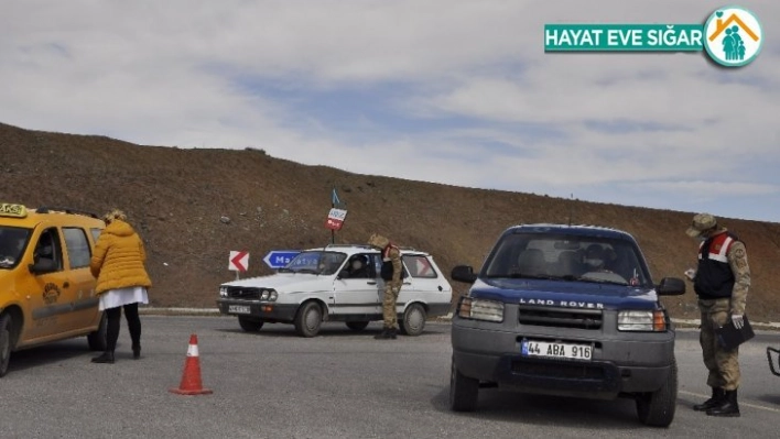 Malatya'dan il dışına çıkmak isteyen 12 bin kişiden 2 bin 382'sine izin verildi