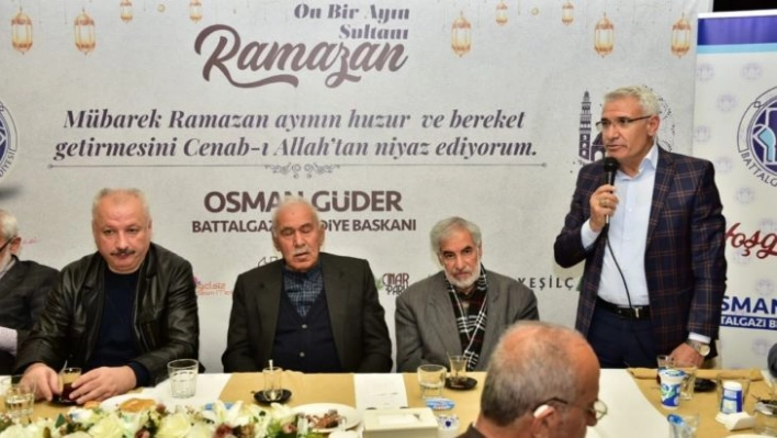 Kanaat önderlerini iftarda bir araya geldi