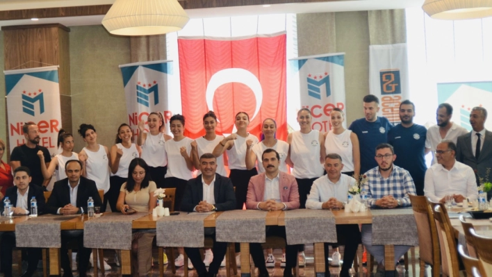 Malatya'nın tek kadın voleybol takımı mücadelesini 1. Ligde sürdürecek