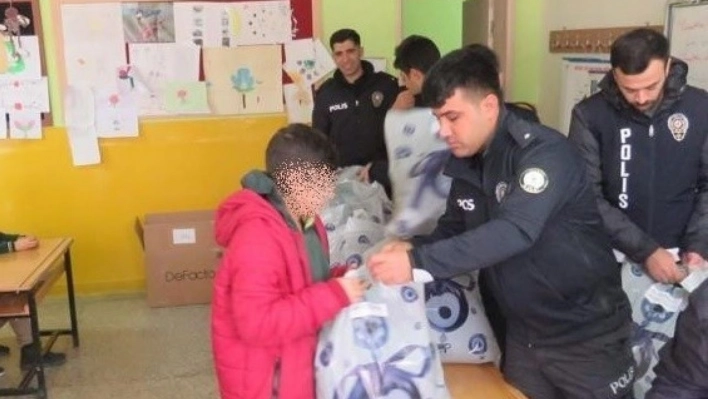 Malatya polisinde öğrencilere anlamlı yardım